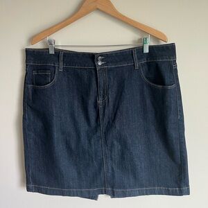Old Navy NWOT Women's Denim Skirt 98% Cotton Size 18 Everyday Closet Staple